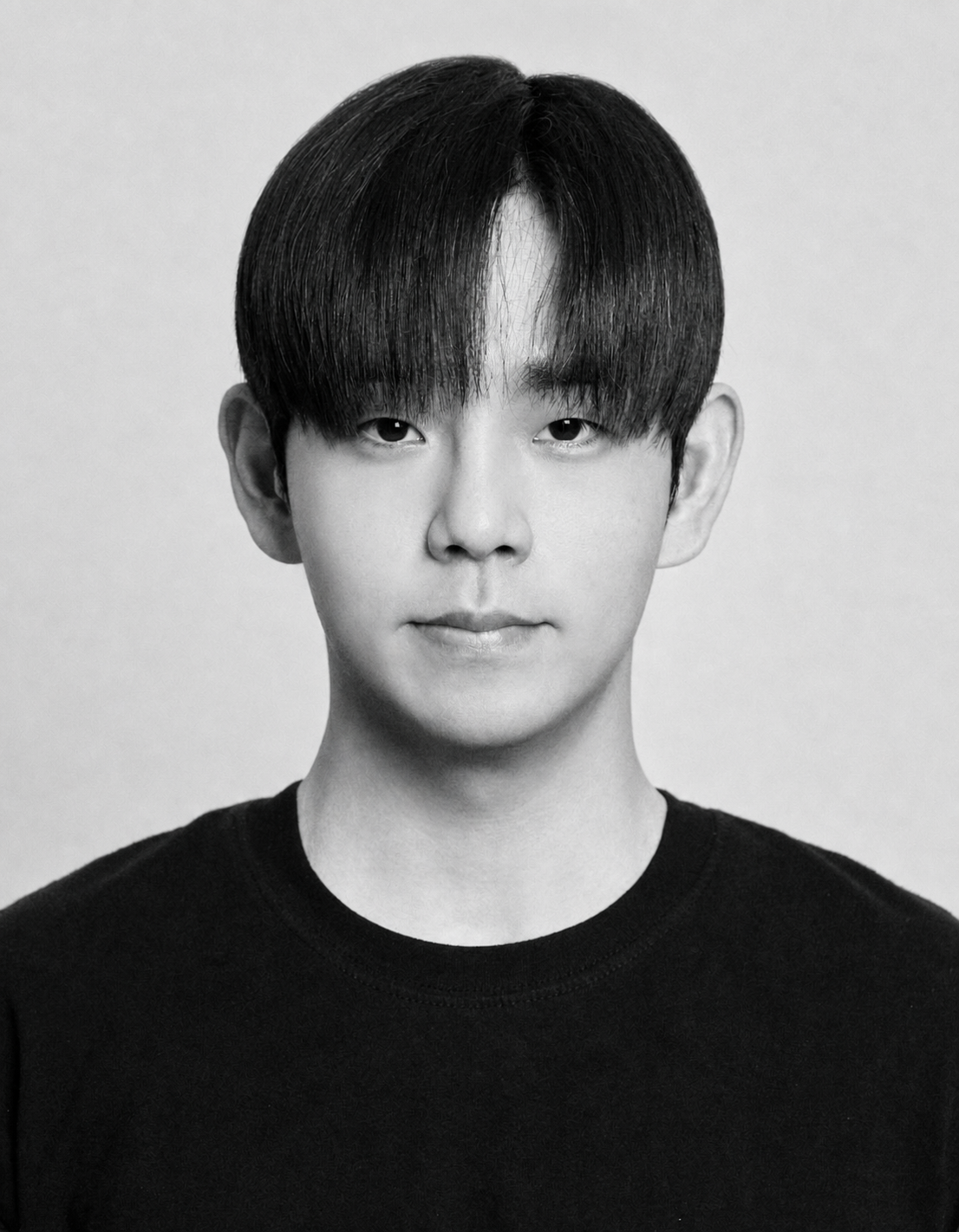 LOGAN 흑백 상반신 프로필
